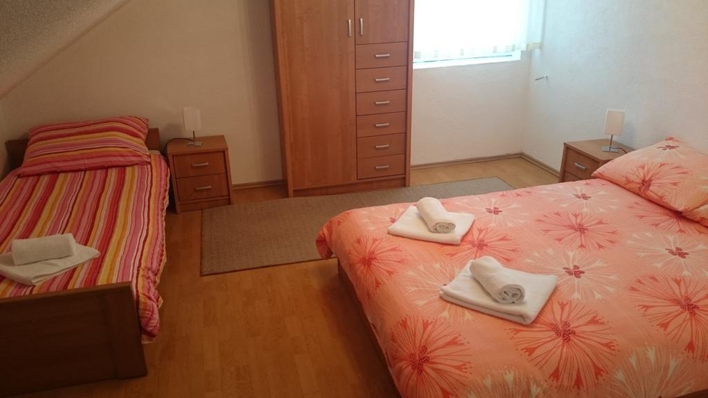 Apartment And Rooms Aracic Korenica Quarto foto