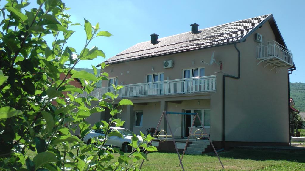 Apartment And Rooms Aracic Korenica Exterior foto