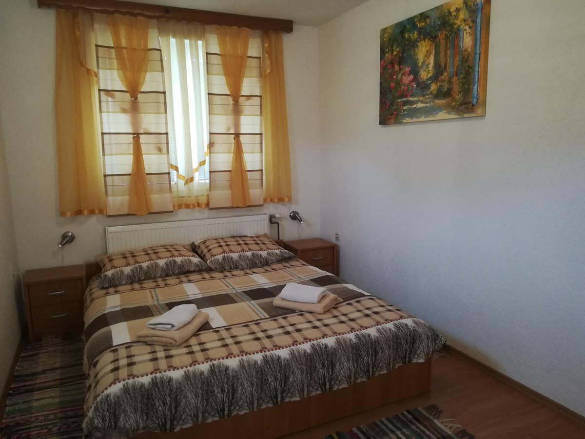 Apartment And Rooms Aracic Korenica Exterior foto